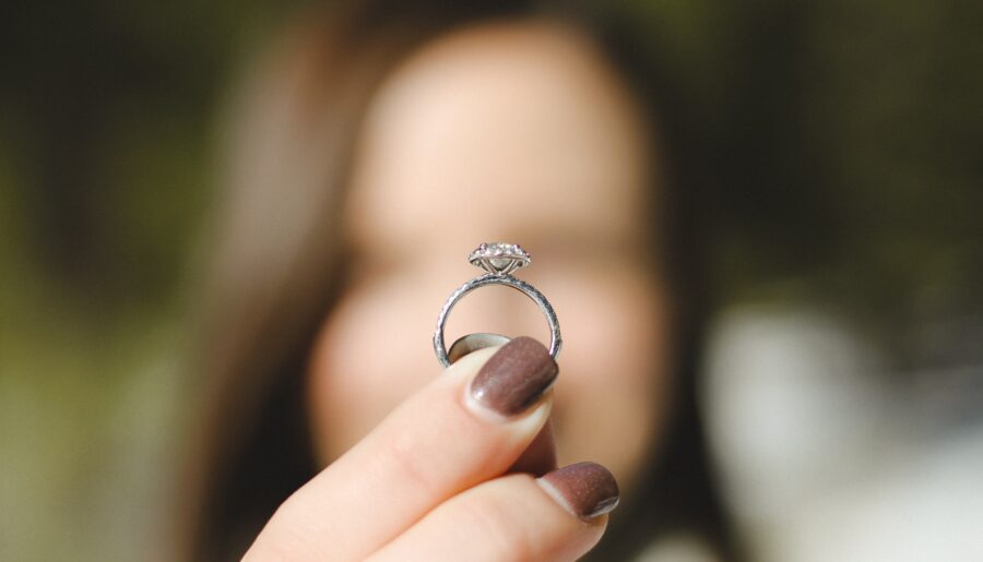 6 Easy Ways to Find a Great Deal on an Engagement Ring